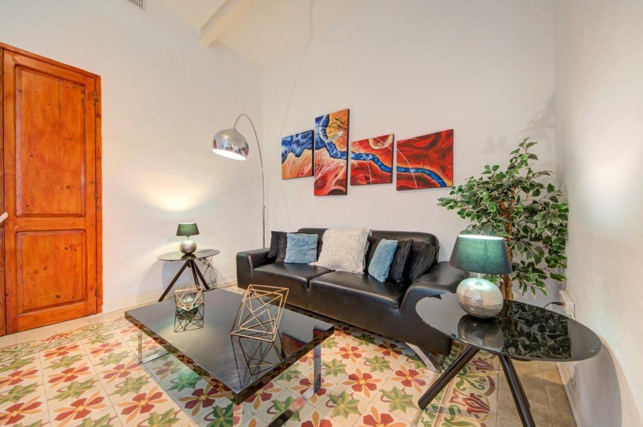 Valletta 2 Bedroom Sleeps 6 Apartment Walking Distance To Centre And The Sea Kültér fotó