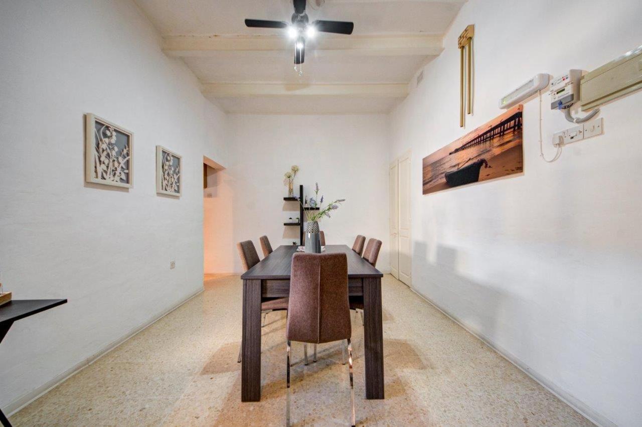 Valletta 2 Bedroom Sleeps 6 Apartment Walking Distance To Centre And The Sea Kültér fotó