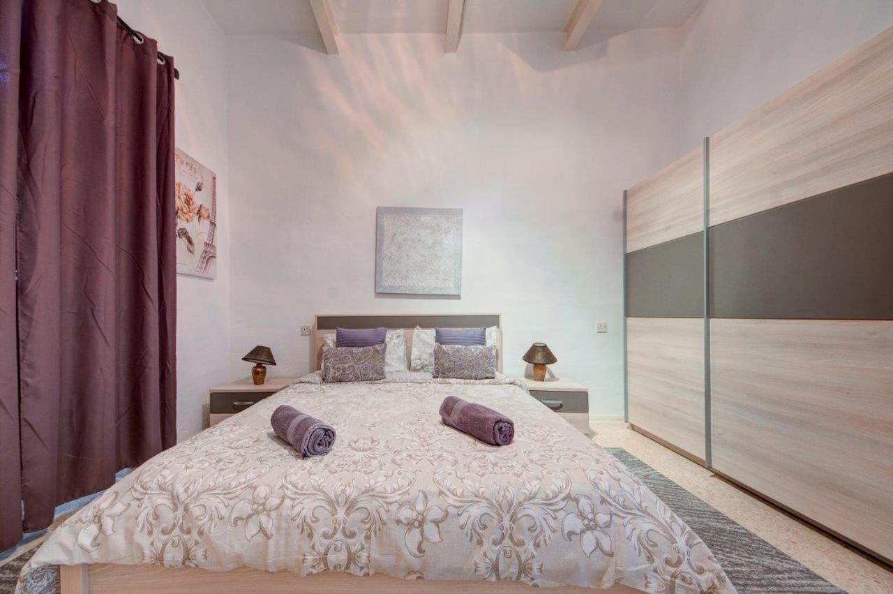 Valletta 2 Bedroom Sleeps 6 Apartment Walking Distance To Centre And The Sea Kültér fotó