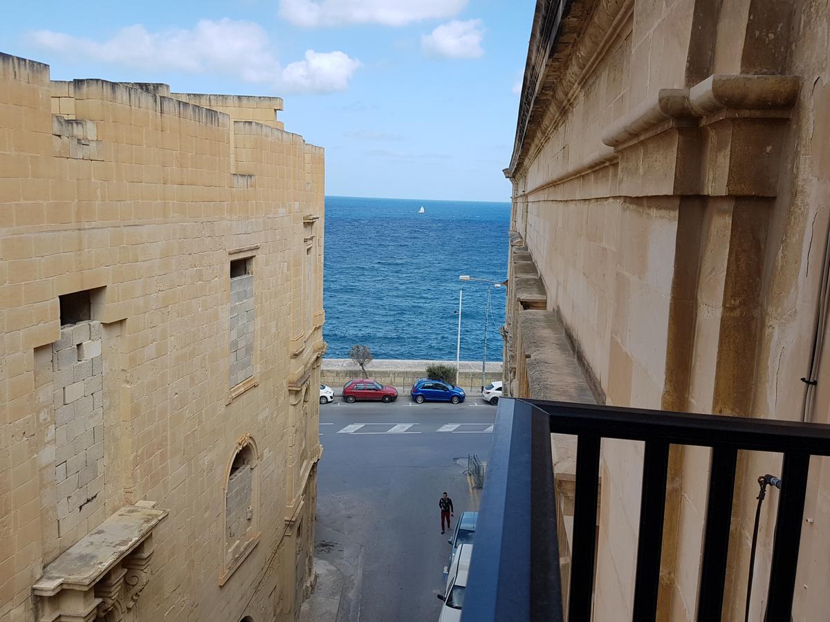 Valletta 2 Bedroom Sleeps 6 Apartment Walking Distance To Centre And The Sea Kültér fotó